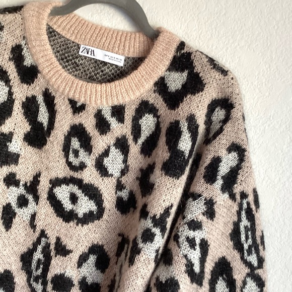 \Zara\• Leopard Print Oversize Sweater - Picture 2 of 12